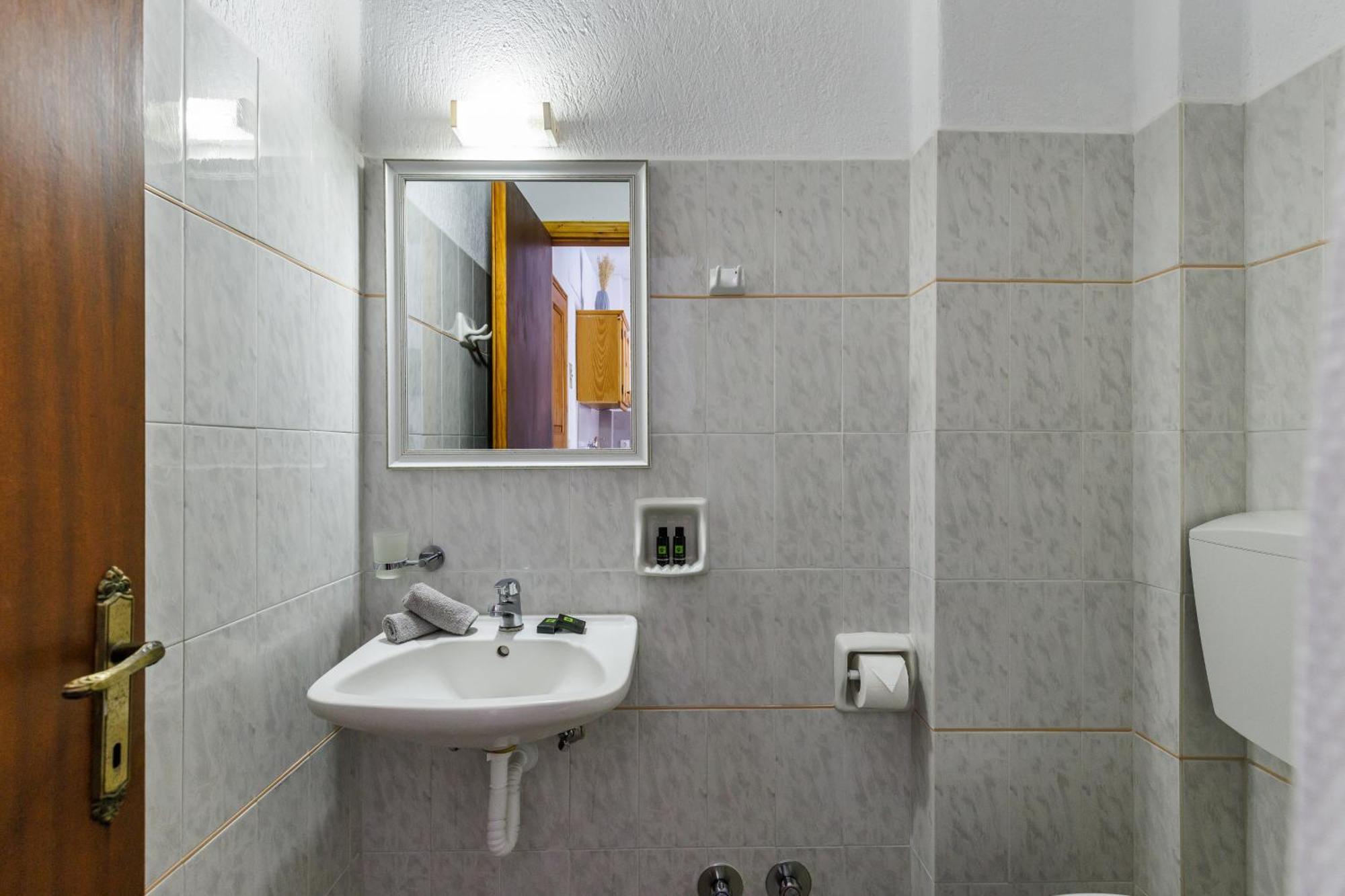 Nikolaos Studios Apartments Скопелос Экстерьер фото
